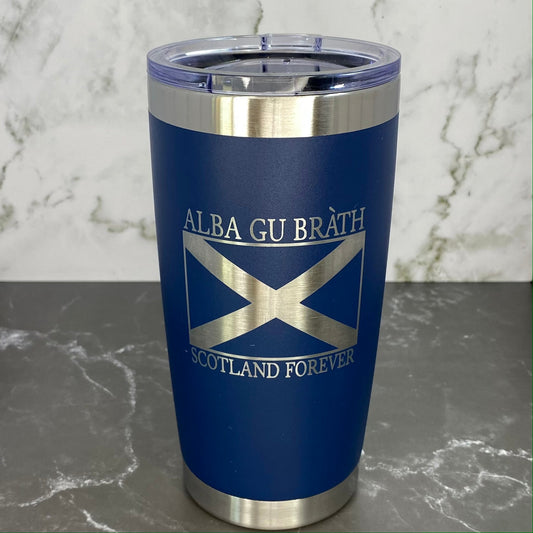 Vaso térmico de doble pared de 20 oz con recubrimiento en polvo y grabado láser de la bandera de Escocia "Forever Saltire" de Alba Gu Bràth