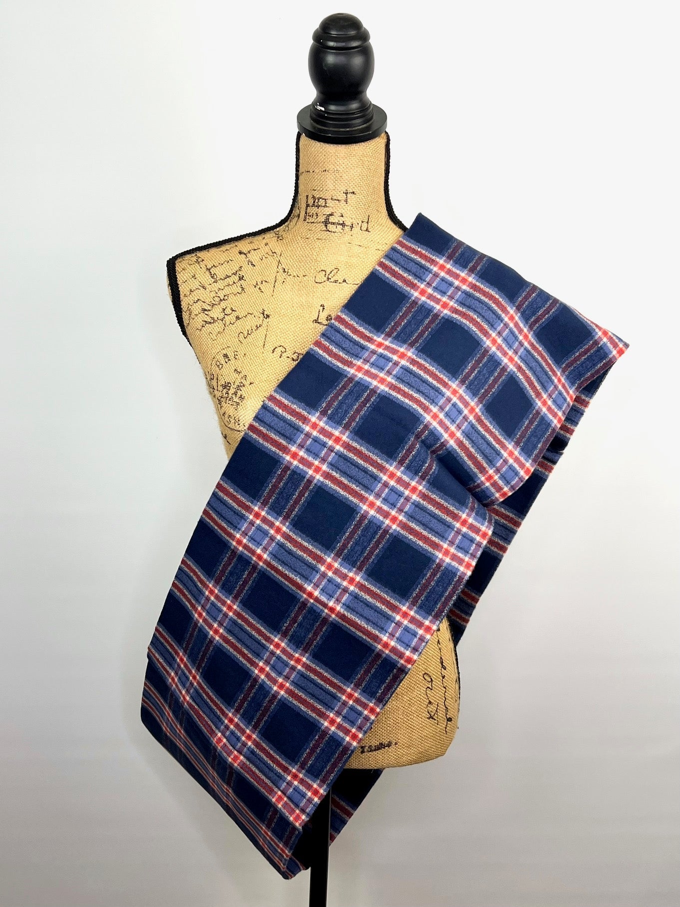 Bufandas infinitas y tipo manta de la colección Luxe en azul marino, azul polvoriento, caqui y crema