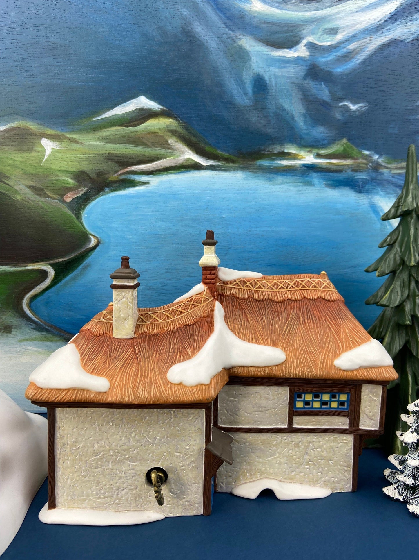 Illuminated Aldeburgh Music Box Shop. Celebrating Music. Christmas Village Porcelain House and Built-in Music Box. Dickens' Village Series. - Tampa Home & Garden Store