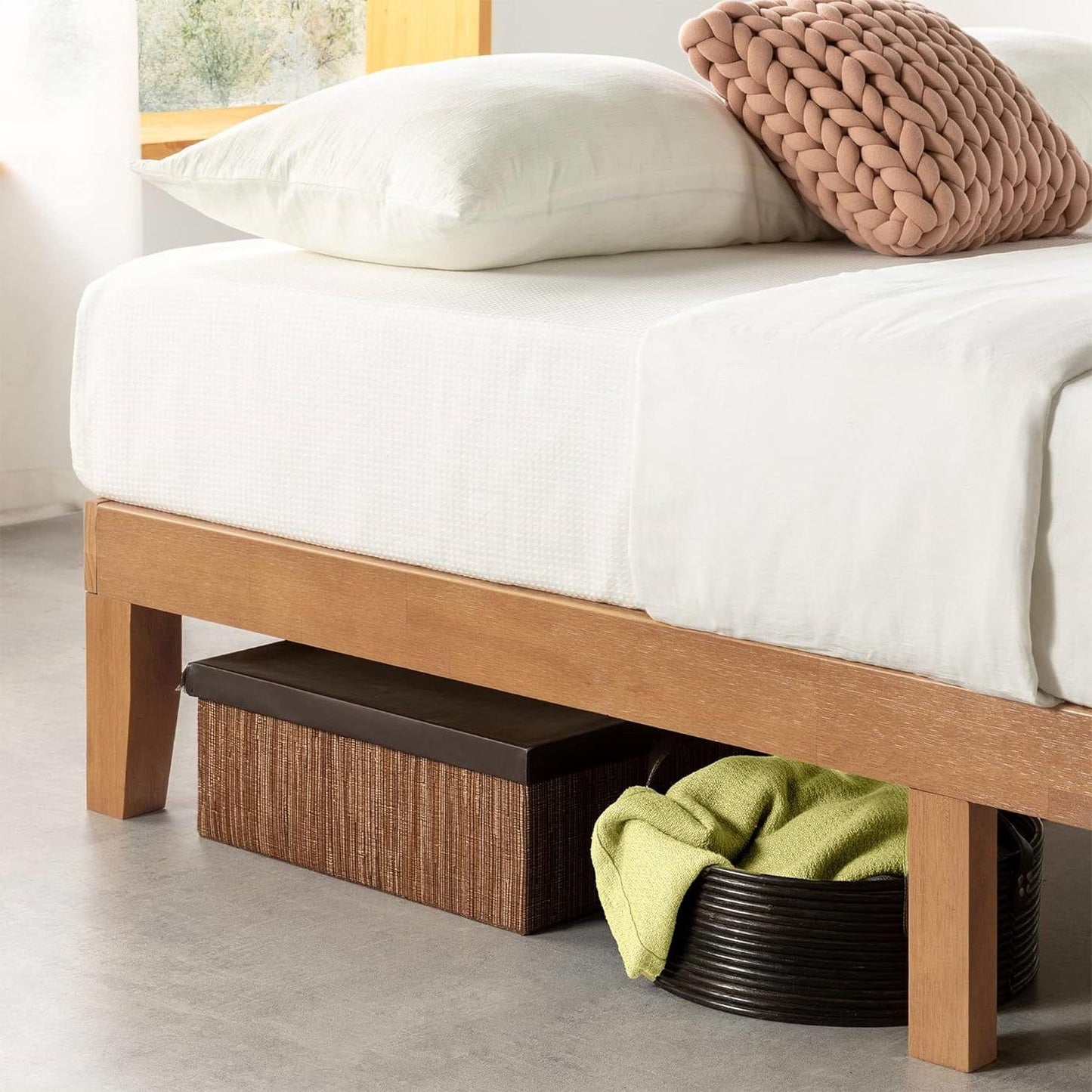 Estructura de cama King size de madera maciza con plataforma y acabado de madera natural