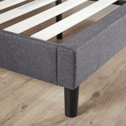 Base de cama tapizada gris tamaño King con patas estilo Mid-Century