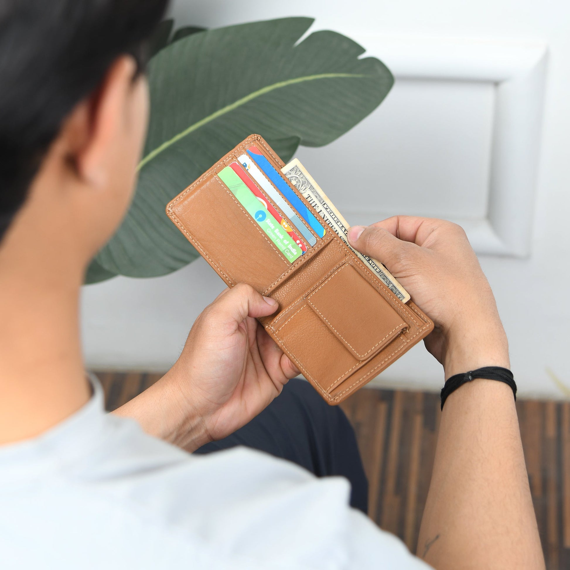 Kairo Slim Bi-Fold Wallet - Tampa Home & Garden Store
