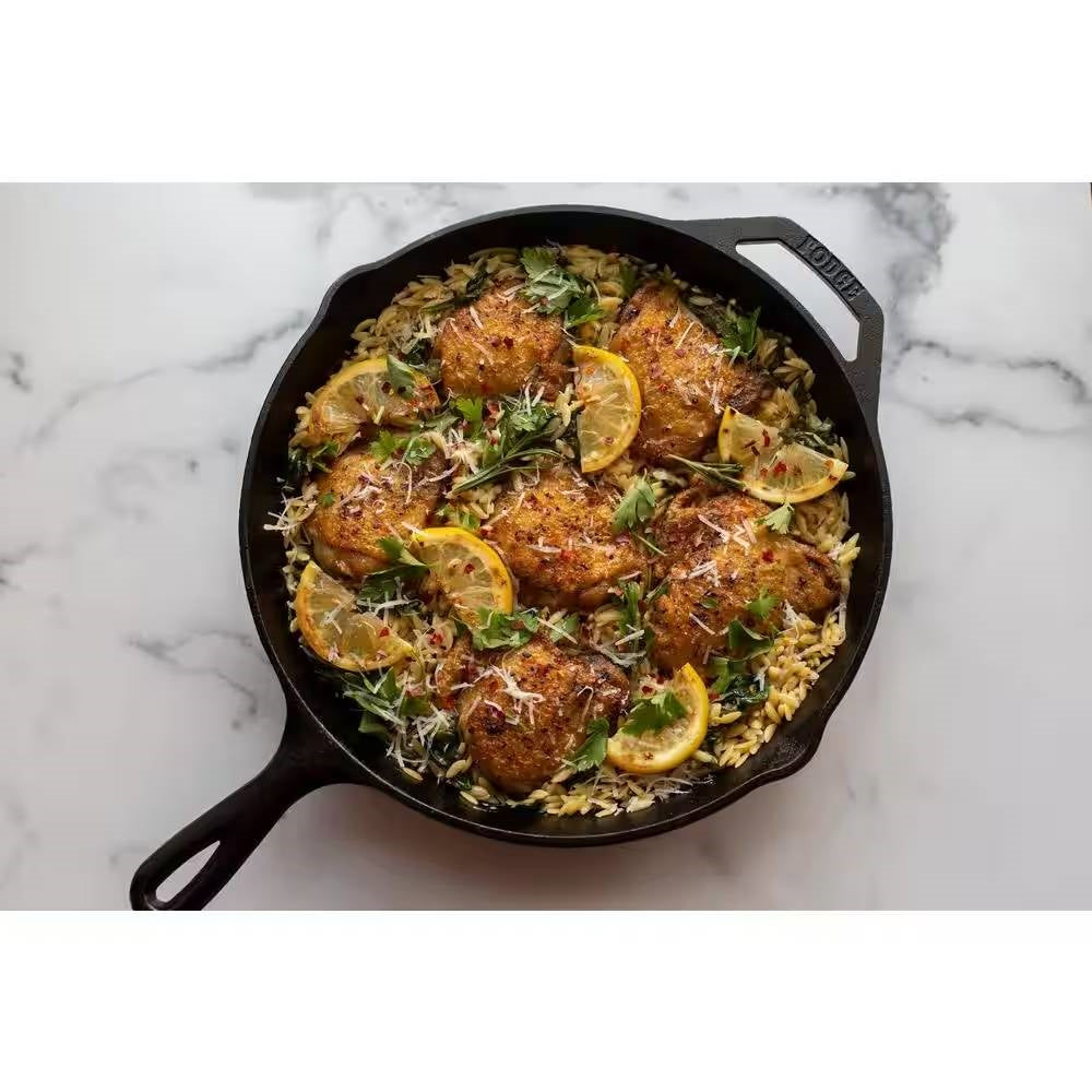 Sartén de hierro fundido de 12 pulgadas con pico vertedor - Hecho en EE. UU.