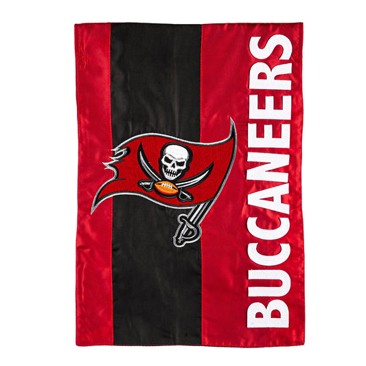 Buccaneers garden flag, red and black applique with skull emblem, Evergreen Enterprises on Tampa Home & Garden Store