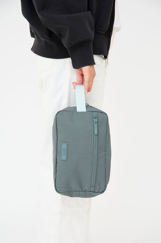 Kei Double Washbag Laurel Vandra Toiletry Bag Lefrik USA blue-gray fabric with light blue carry strap