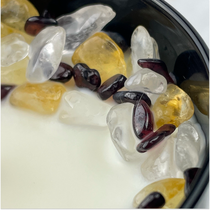 Vela de cristal del zodíaco Leo con granate, cristal de cuarzo y citrino | Vela de cera de coco y soja, 250 g