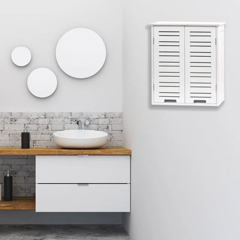 Armario de baño de pared con puertas de persiana en acabado de madera blanca