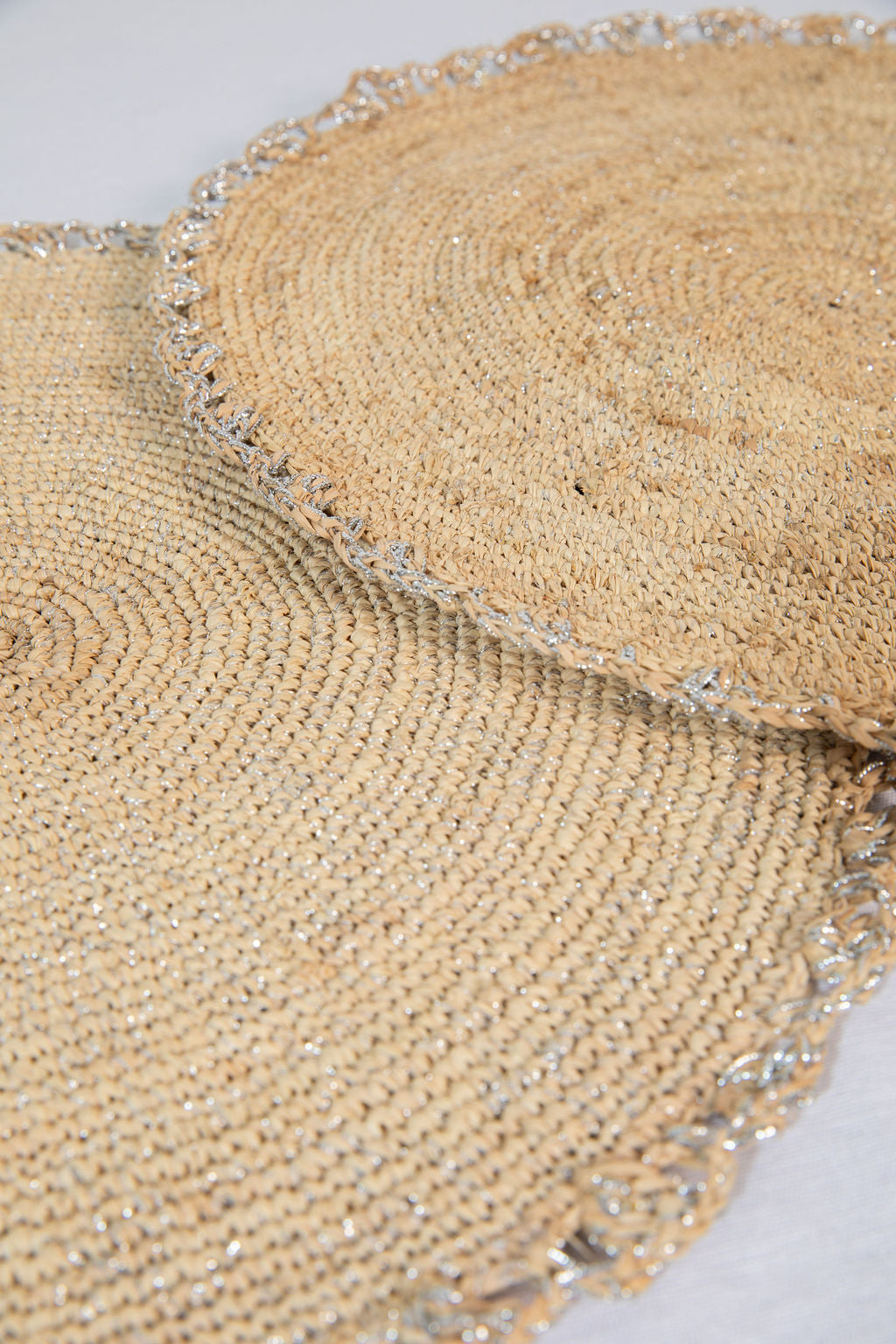 Metallic Aura placemat, Woven raffia tabletop - Tampa Home & Garden Store
