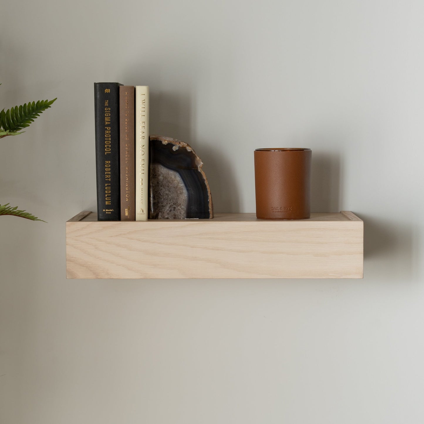 Estante Murphy de 56" con compartimento secreto abatible 