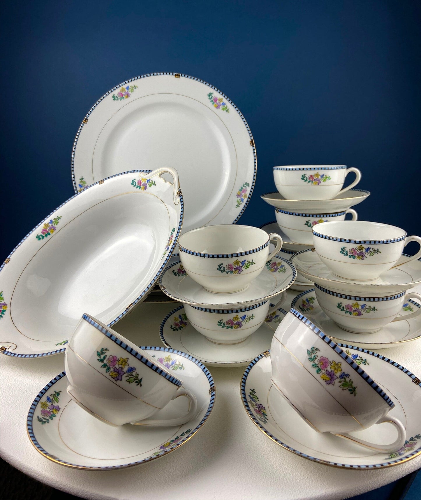 Noritake Dinner Set. Sheridan U.S. Design. 4 Dinner Plates, Large Oval Serving Bowl, 8 Cups & Saucers. Classic Minimal Look. - Tampa Home & Garden Store