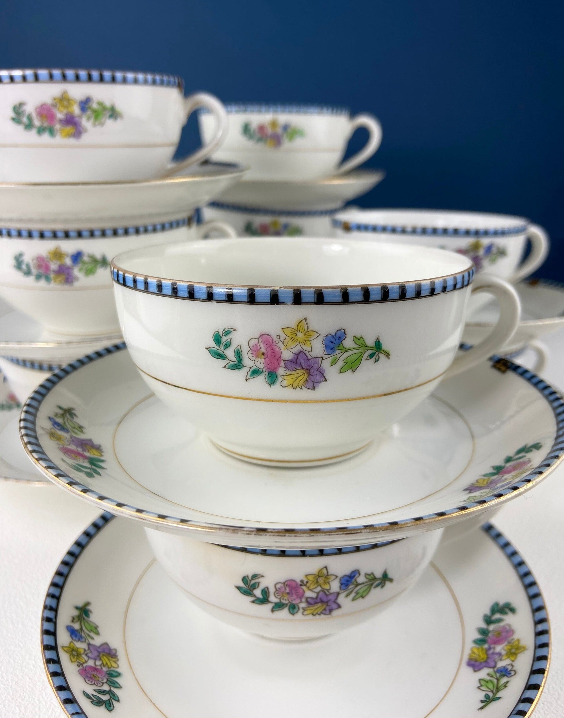 Noritake Dinner Set. Sheridan U.S. Design. 4 Dinner Plates, Large Oval Serving Bowl, 8 Cups & Saucers. Classic Minimal Look. - Tampa Home & Garden Store
