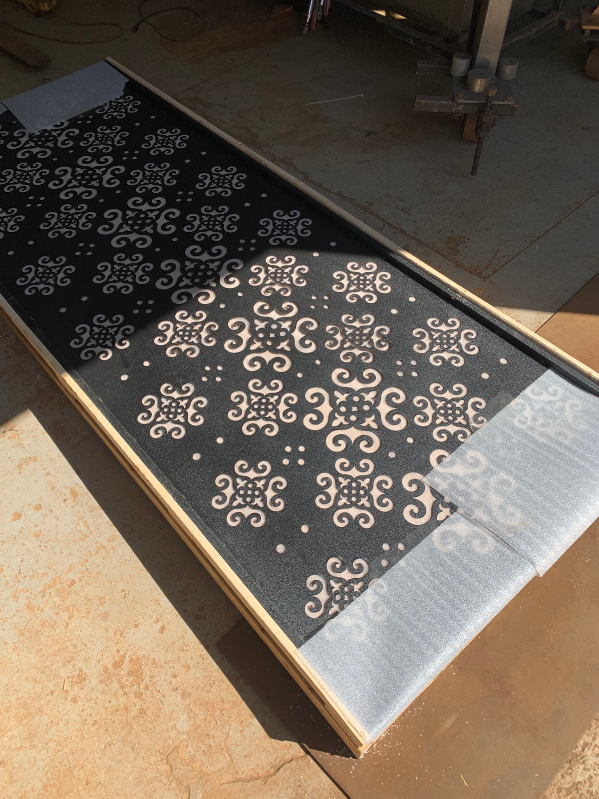 Outdoor metal privacy screen panel Optimum by Rustica Ornamentals, black steel with silver motif on Tampa Home & Garden Store