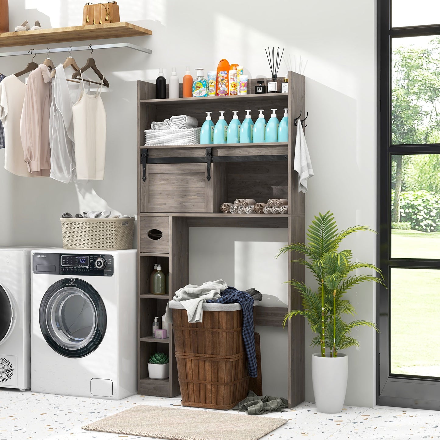 Mueble de almacenamiento sobre inodoro con puerta corredera de granero y estantes ajustables - Gris