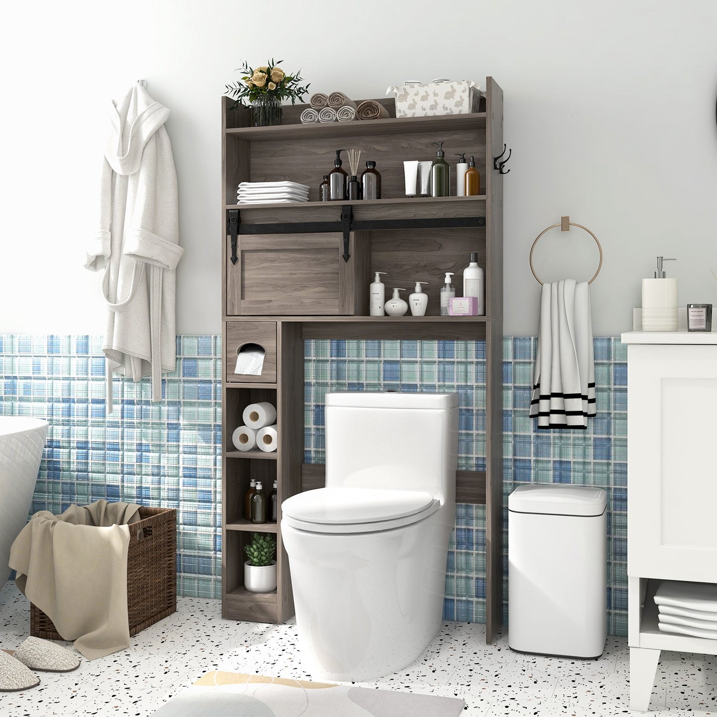 Mueble de almacenamiento sobre inodoro con puerta corredera de granero y estantes ajustables - Gris