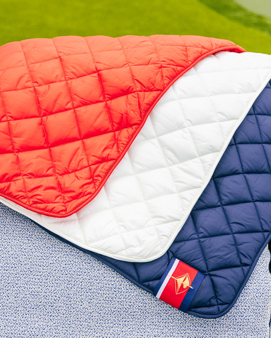 Couverture matelassée imperméable avec poches | Pretty Rugged