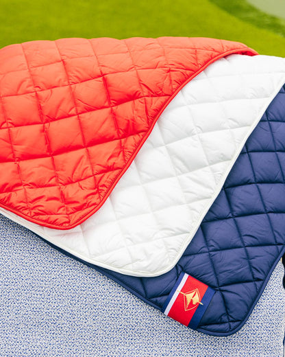 Couverture matelassée imperméable avec poches | Pretty Rugged