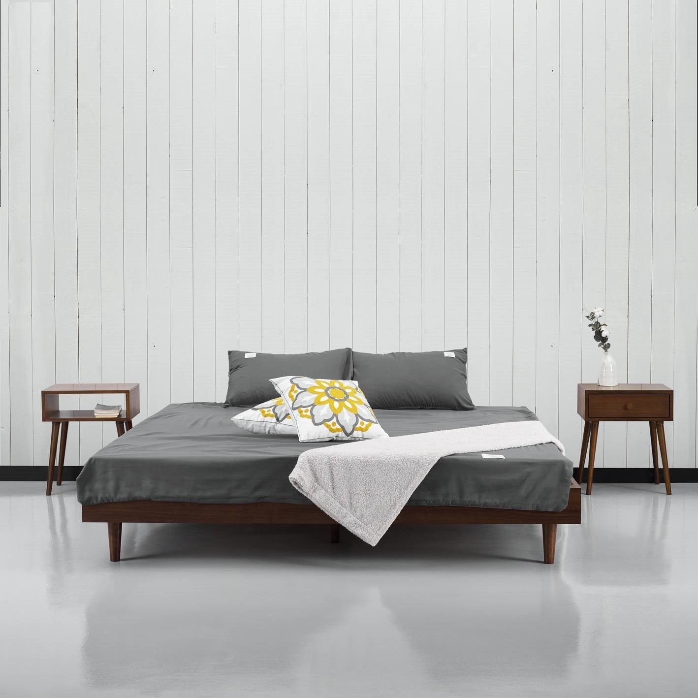 Base de cama de plataforma estilo moderno de mediados de siglo Queen, con acabado de madera en café oscuro