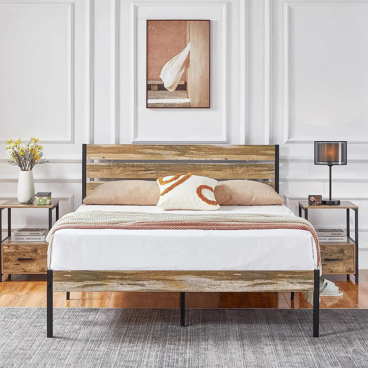 Base de cama tipo plataforma Queen industrial rústica de madera y metal con cabecero