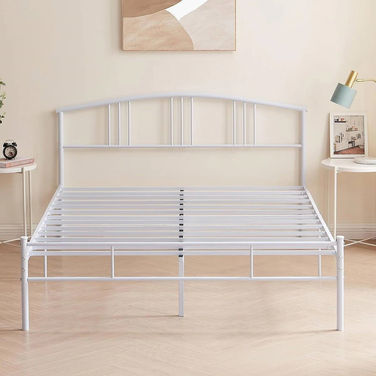 Base de cama Queen Size de metal blanco con cabecero arqueado