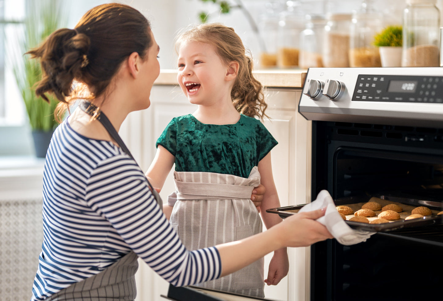 Rangaire 30" Electric Range Self-cleaning Air Fry True Convection Oven Slide-in Stainless Steel RRE303GS - Tampa Home & Garden Store