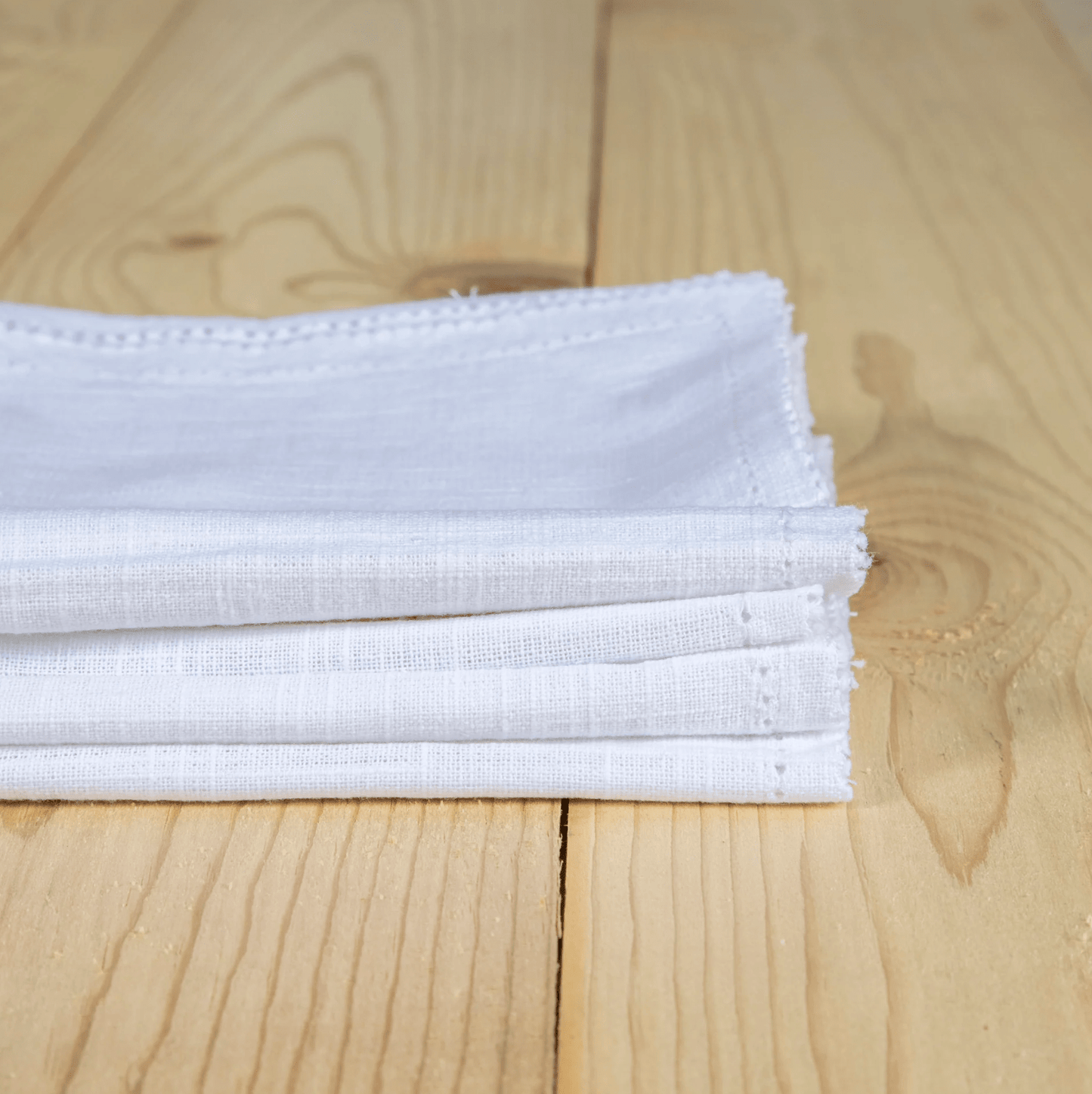 Riley Cloth Napkins, Set of 4, White - Tampa Home & Garden Store