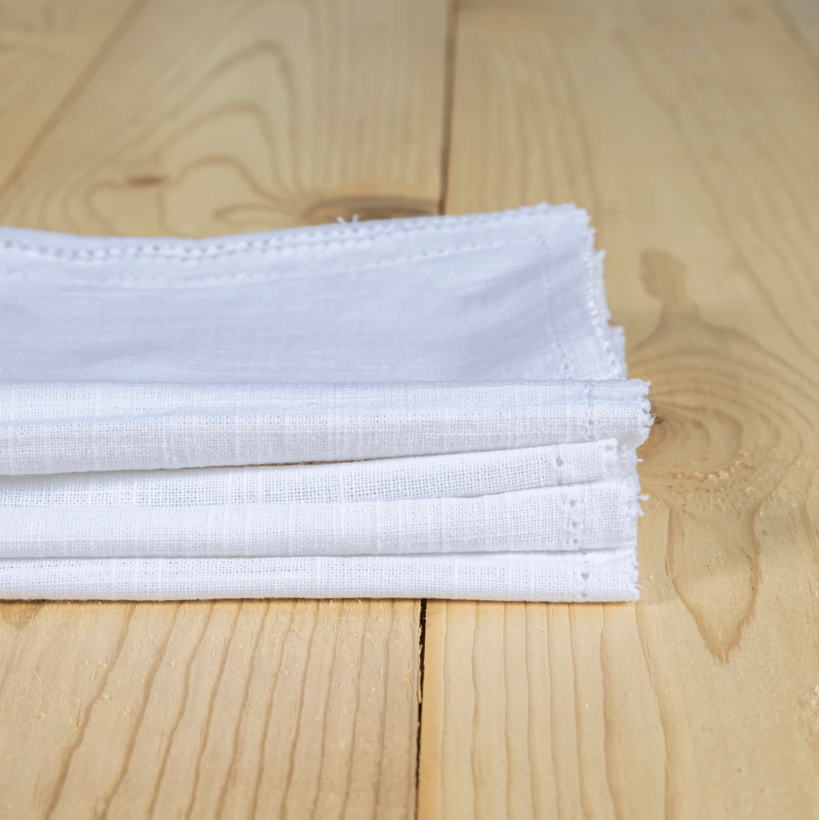 Riley Cloth Napkins, Set of 4, White - Tampa Home & Garden Store