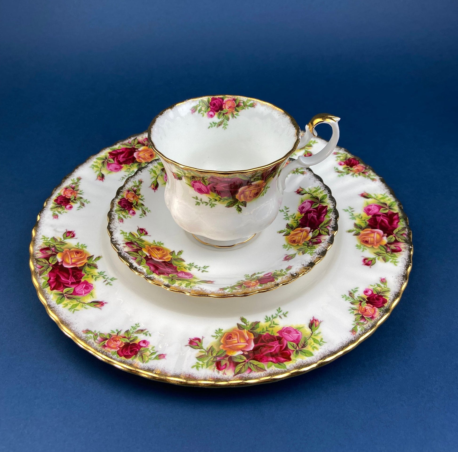 Royal Albert Old Country Roses Motif 10.25" Dinner Plates. Set of 5 Plates. Made in England. Dining Room Table Decor. Modern Farmhouse. - Tampa Home & Garden Store