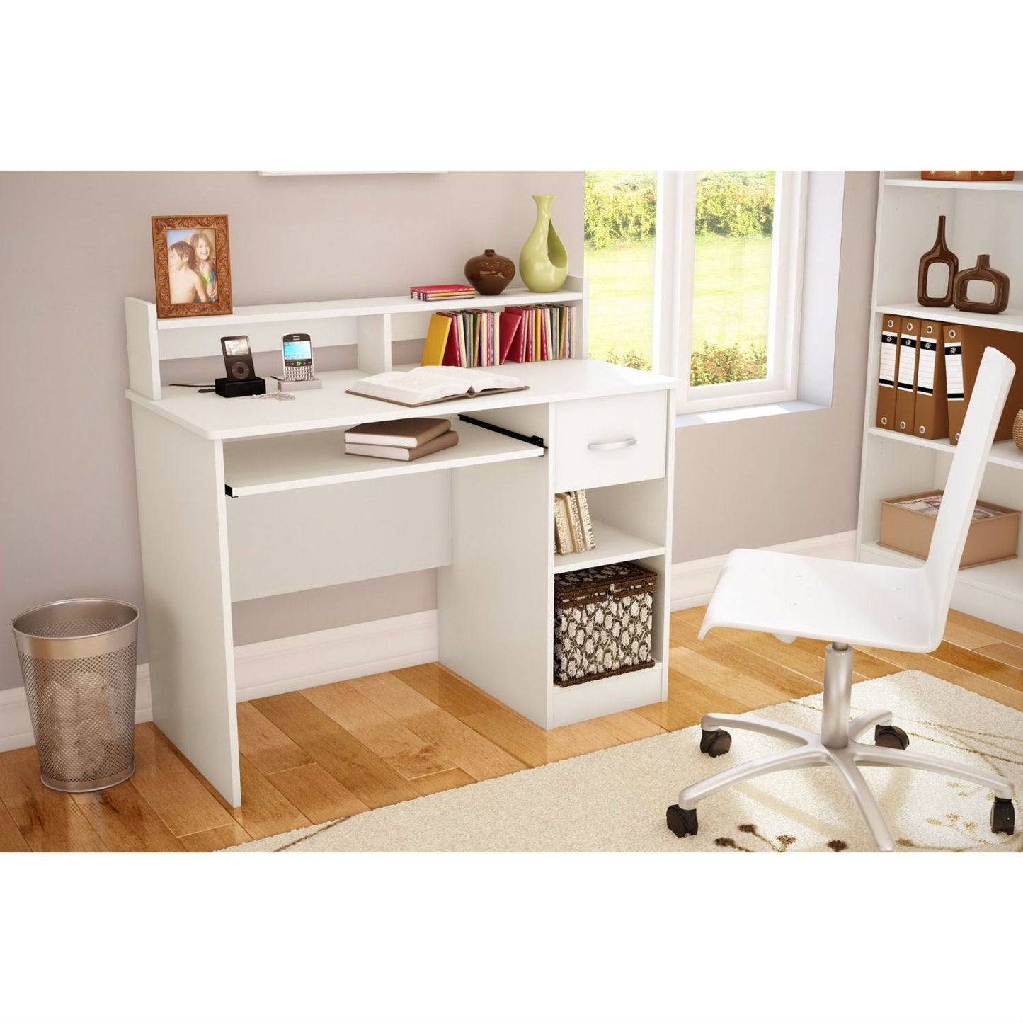 Escritorio para computadora de oficina en casa contemporáneo con acabado de madera blanca