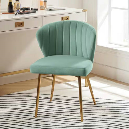 Sillón auxiliar tapizado en terciopelo verde salvia con patas de metal dorado