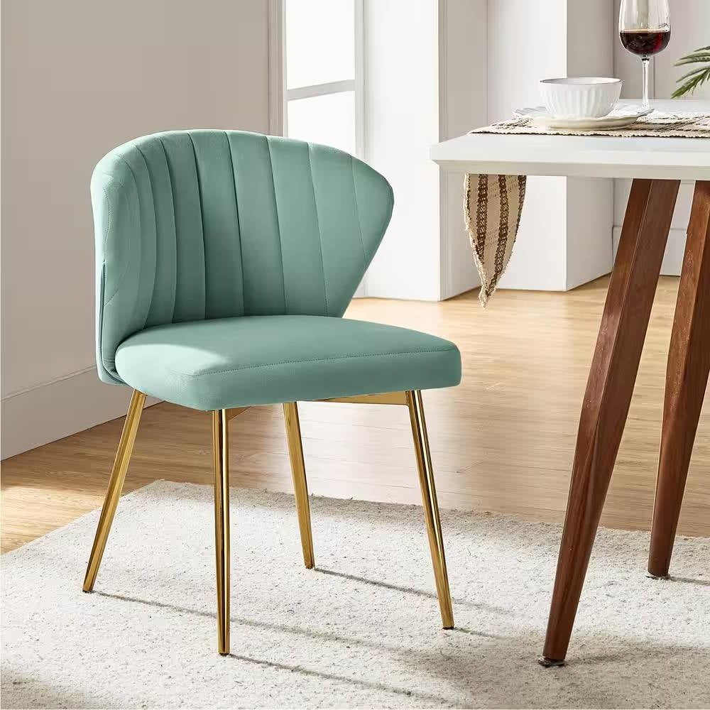 Sillón auxiliar tapizado en terciopelo verde salvia con patas de metal dorado