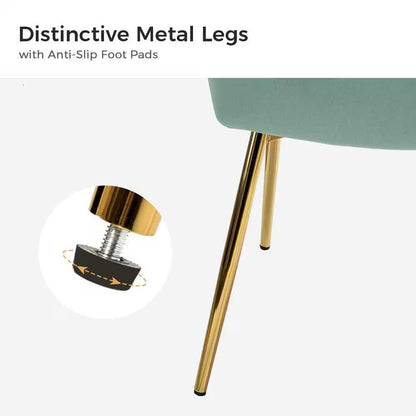 Sillón auxiliar tapizado en terciopelo verde salvia con patas de metal dorado