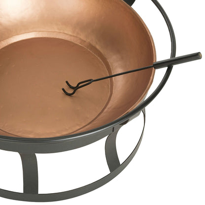 Fogón de cobre con soporte de hierro negro, rejilla y atizador