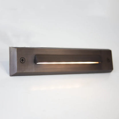 Luz de paso horizontal delgada para interior y exterior de latón fundido con LED STB16 de 2 W para montaje en superficie