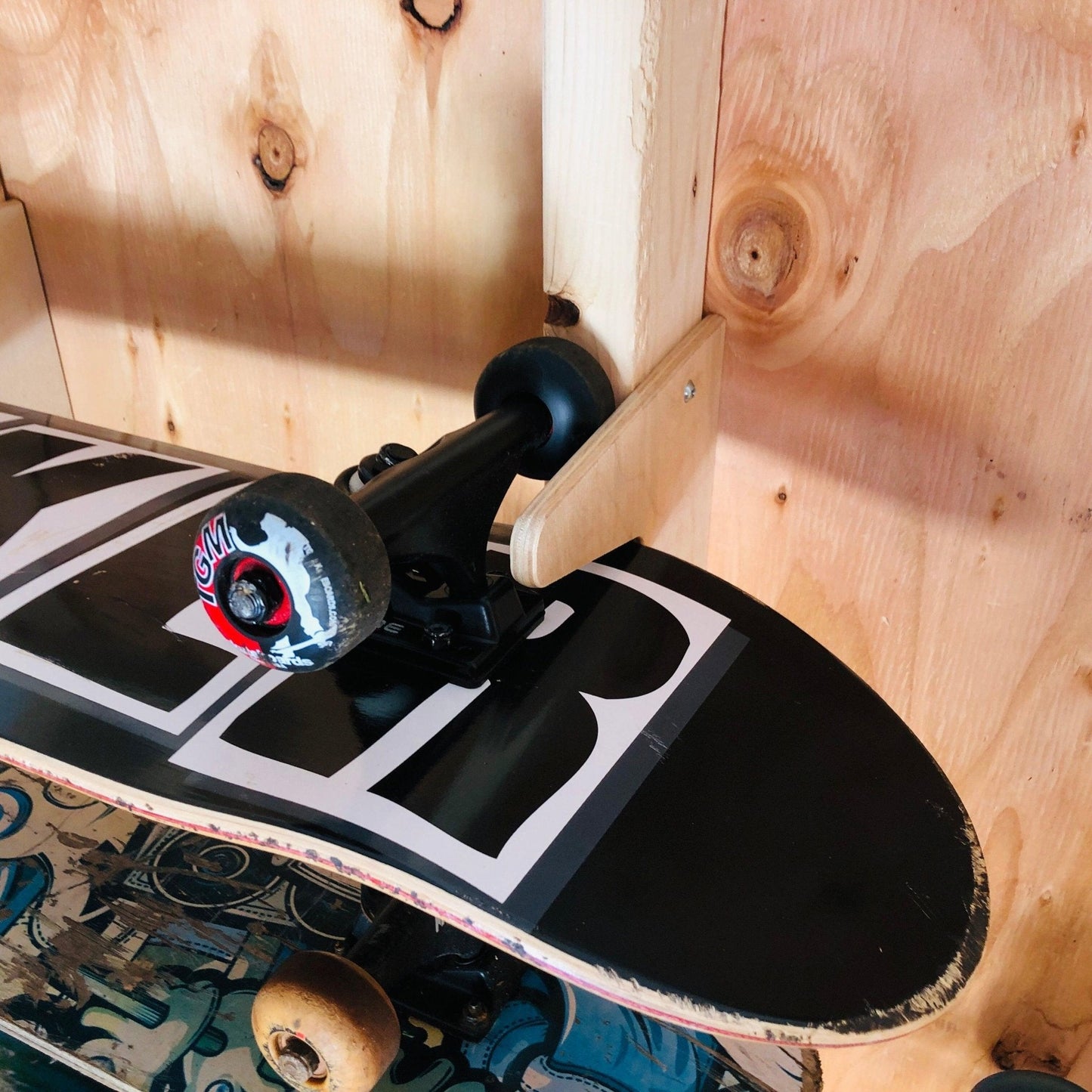 Skateboard Organizer 26" – Shed Storage Rack for 4 Boards – Sporting Goods Organization" - Tampa Home & Garden Store