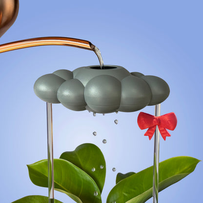 Nube de lluvia goteante y tormentosa con dije de lazo