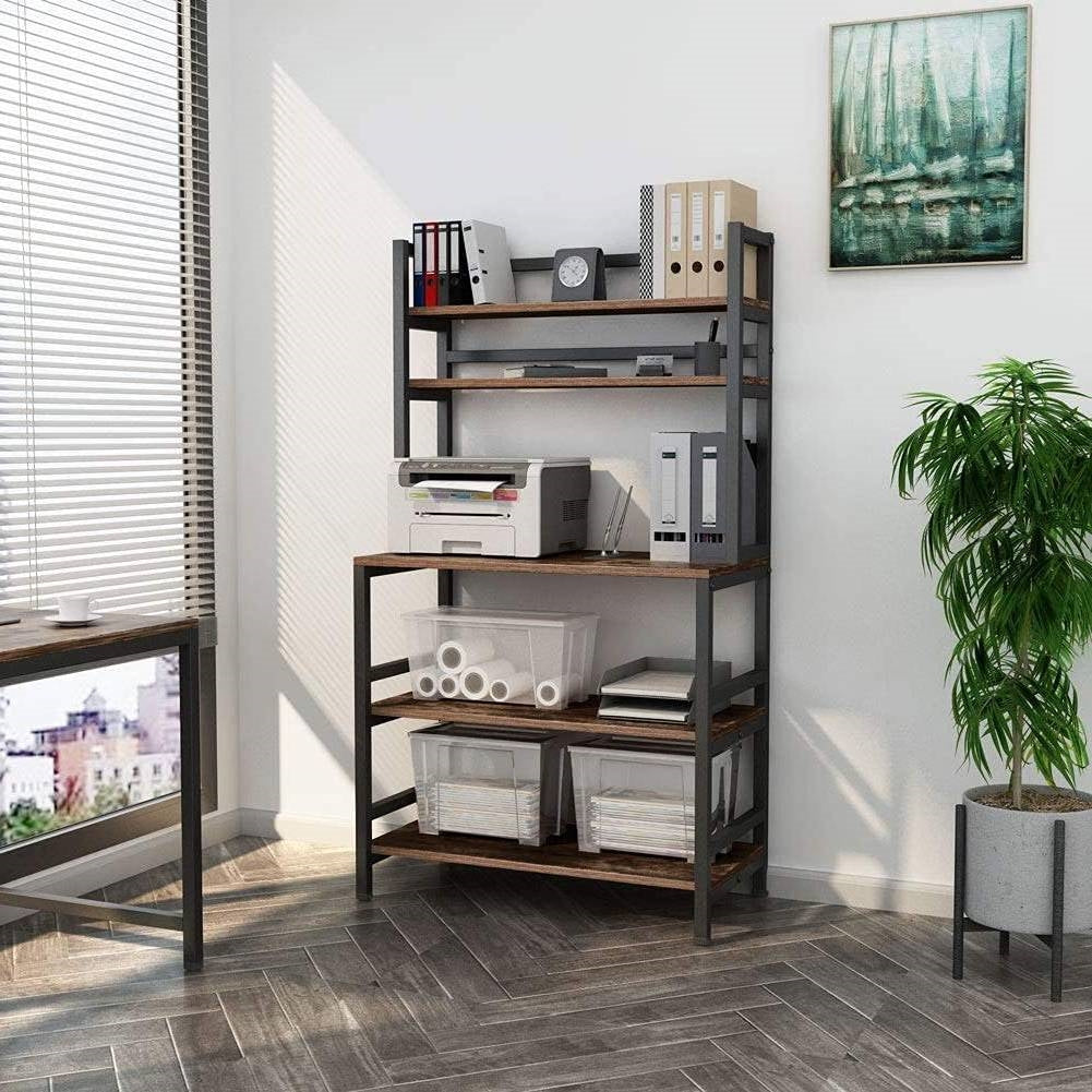Estantería de panadero de cocina moderna industrial, veta de madera marrón, marco de metal resistente