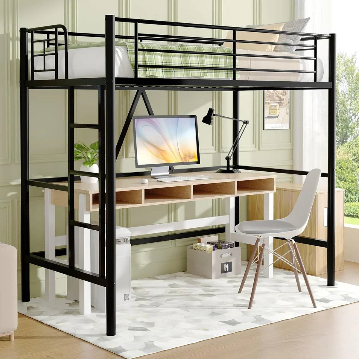 Cama alta individual de metal negro con escalera - Diseño que ahorra espacio
