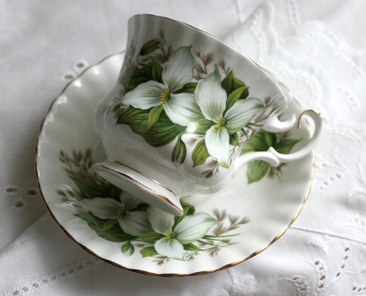 Teacup with Saucer by Royal Albert, England. Hand Painted Trillium. Beautiful Shape and of Handle. Dining Room Decor. Gift for Her. - Tampa Home & Garden Store