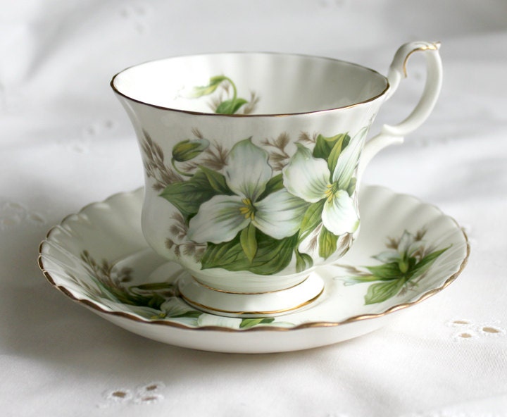 Teacup with Saucer by Royal Albert, England. Hand Painted Trillium. Beautiful Shape and of Handle. Dining Room Decor. Gift for Her. - Tampa Home & Garden Store