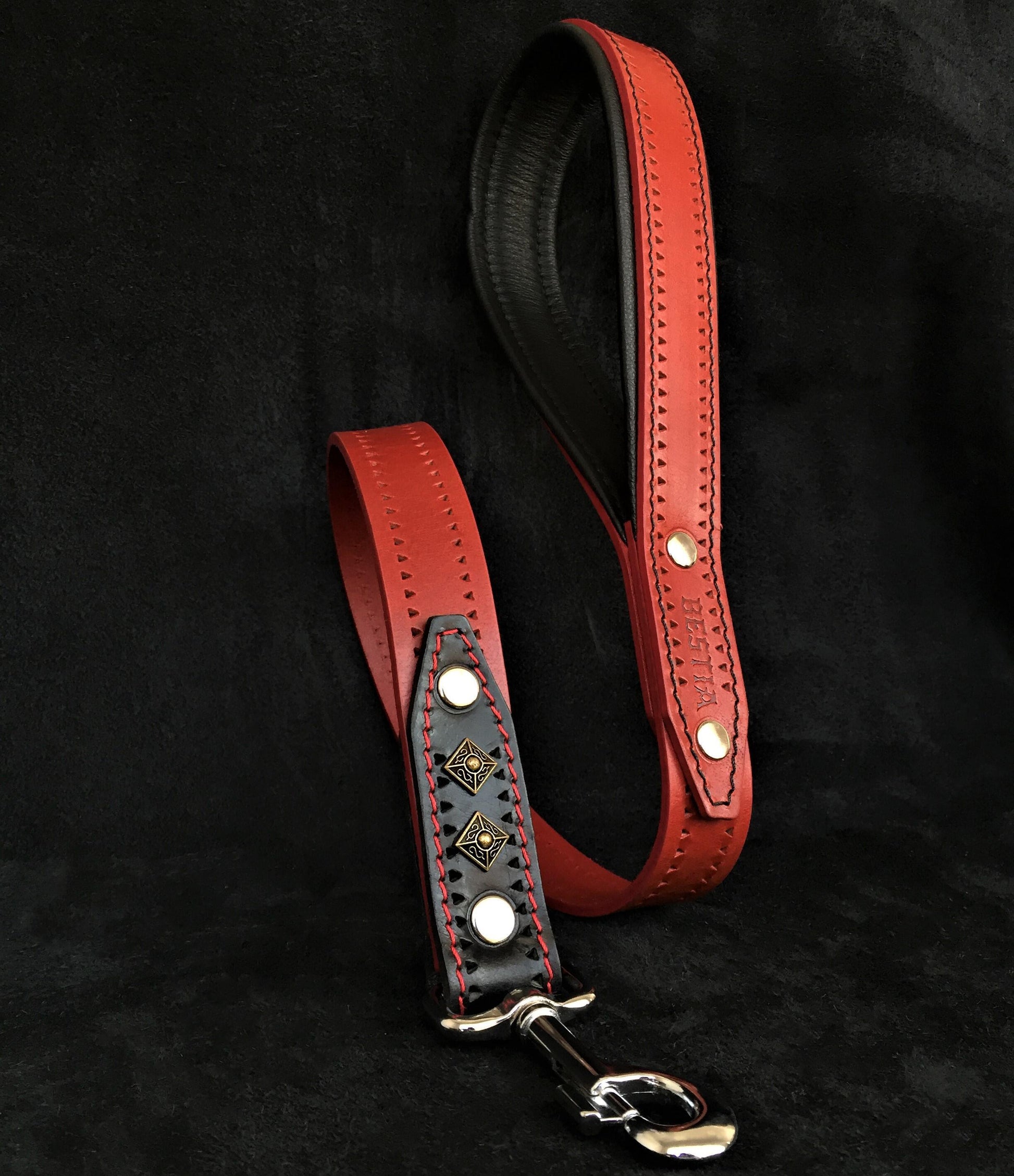 The "Balteus" red leash - Tampa Home & Garden Store