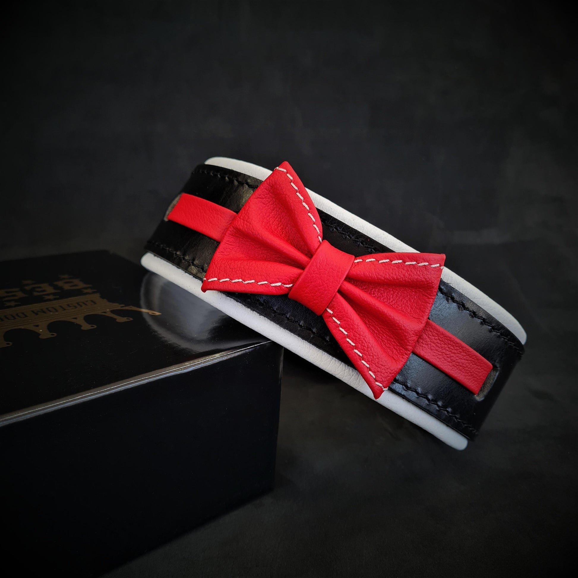The "Bowtie" collar black - Tampa Home & Garden Store