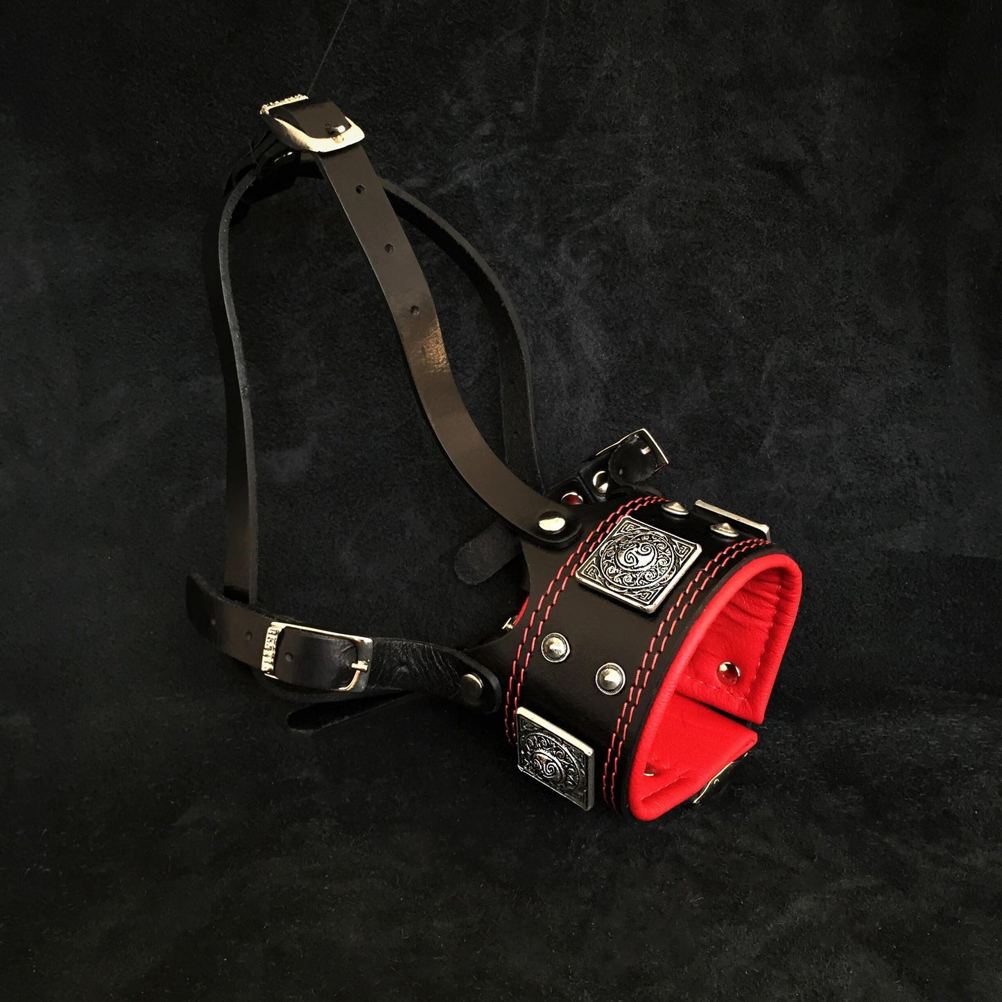 The "Eros" muzzle black & red - Tampa Home & Garden Store