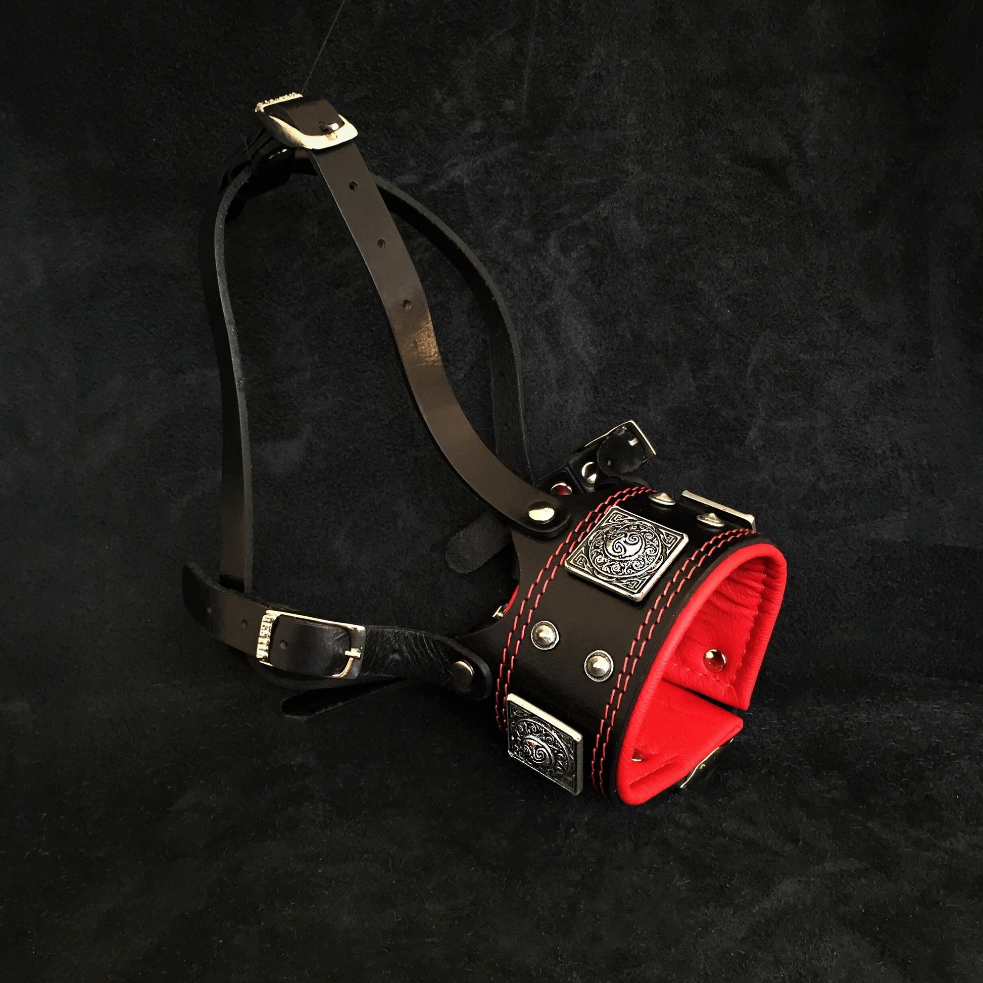 The "Eros" muzzle black & red - Tampa Home & Garden Store