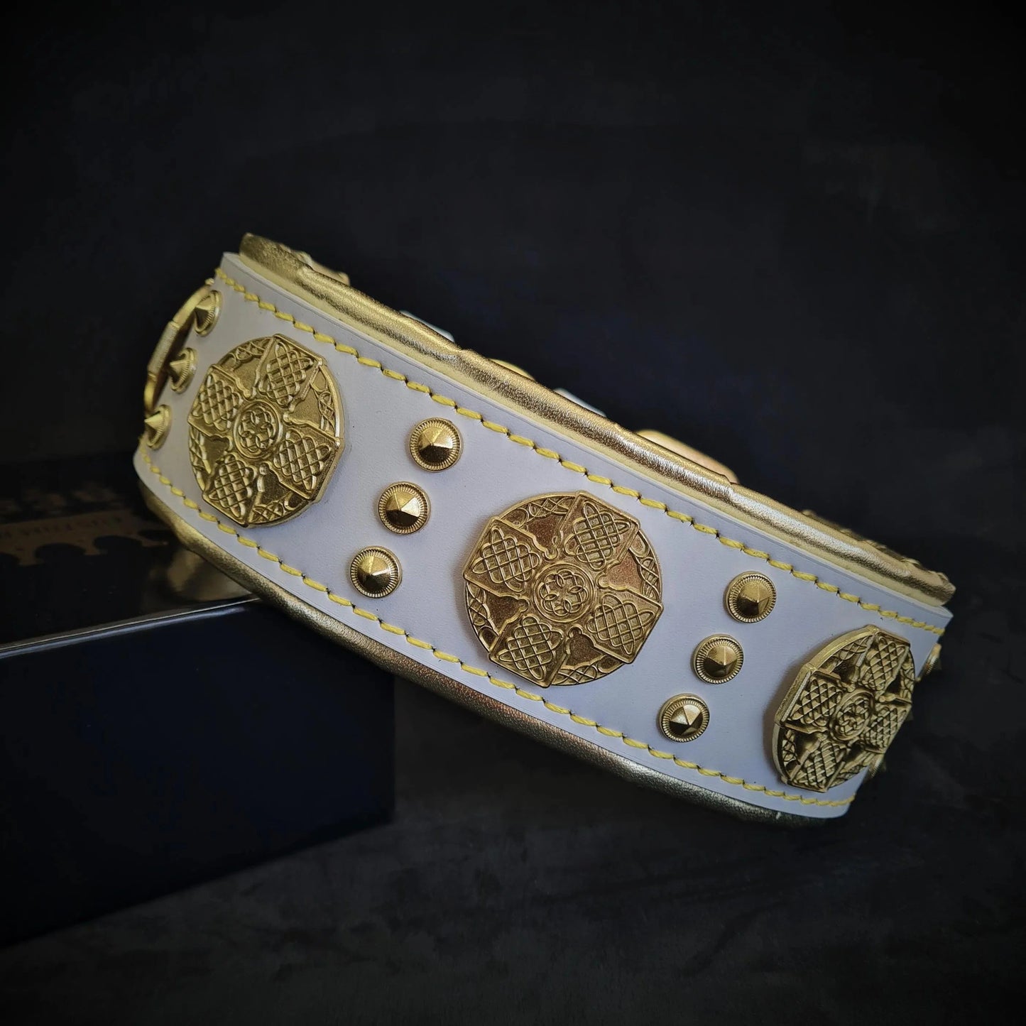 The "Maximus" collar 2.5 inch wide white & gold - Tampa Home & Garden Store