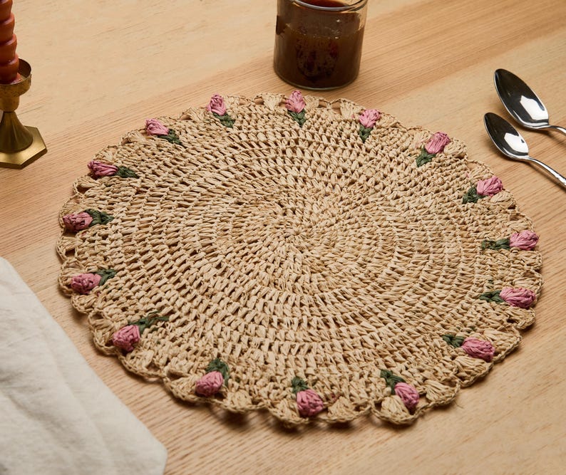 Tulip Floral Placemats – Hand-Crocheted Raffia Palm Floral Placemats – Spring Table Decor - Tampa Home & Garden Store