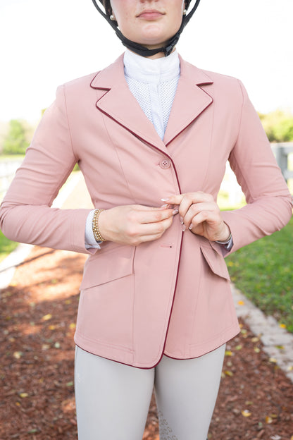 Manteau de concours Grand Prix Ladies EQJ à 3 boutons, rose avec passepoil bordeaux