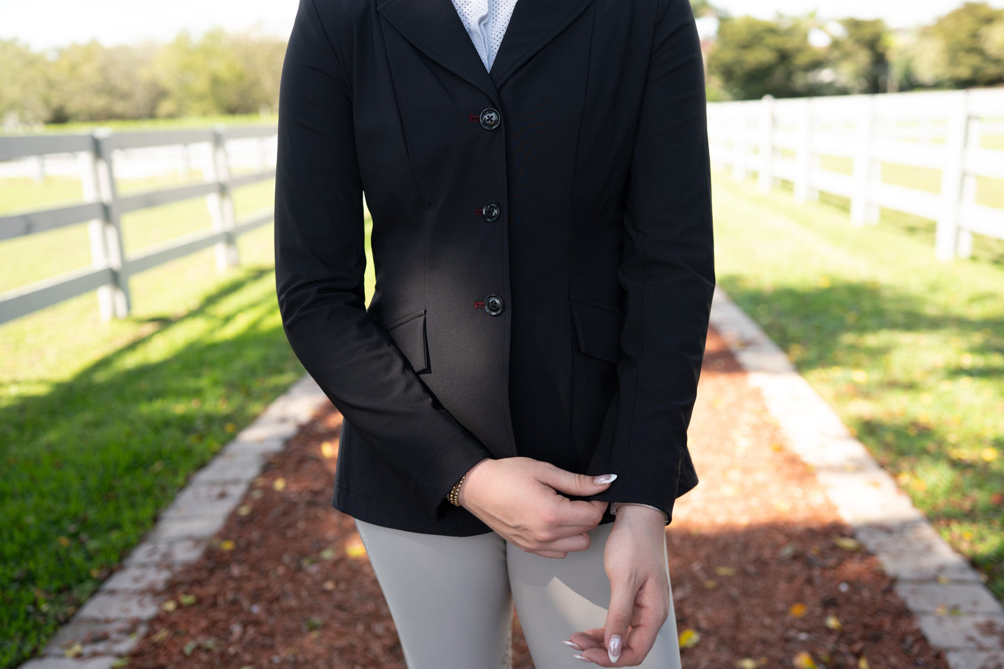 Grand Prix EQJ Ladies 3 Button, Black with Burgundy Collar