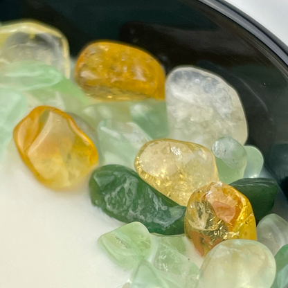 Vela de cristal del zodíaco Géminis con fluorita verde, citrino y aventurina verde | Vela de cera de coco y soja, 250 g