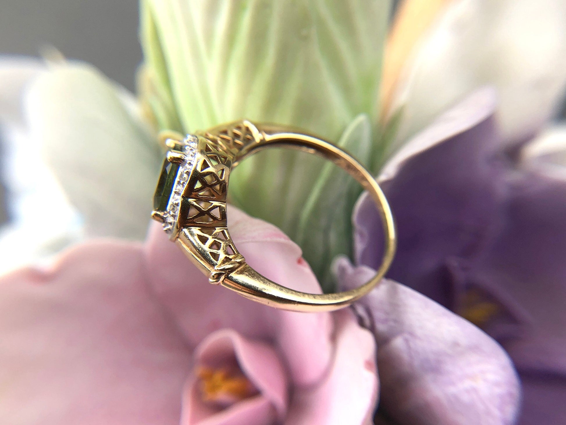 Vintage 10k Gold Ring with Natural Green Peridot and Diamond Halo. Gift for Her. - Tampa Home & Garden Store