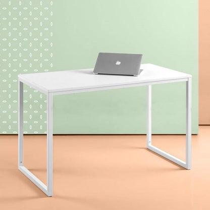 Escritorio moderno para oficina en casa con estructura de metal blanco y superficie de madera